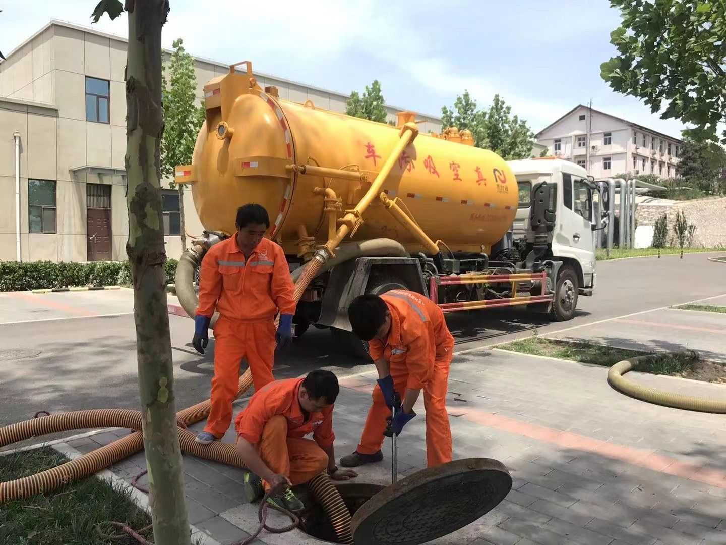 江阳化粪池清理与5-8吨吸粪车施工效率分析